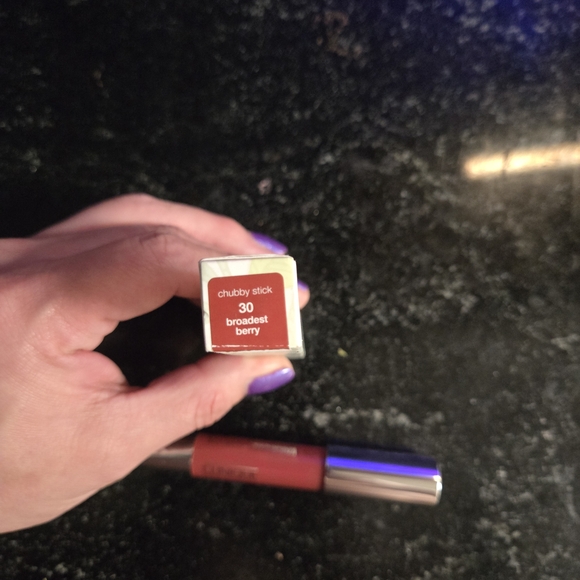 Clinique Chubby Stick Moisturizing Lip Colour Balm - 30 Broadest Berry Color - Picture 5 of 5